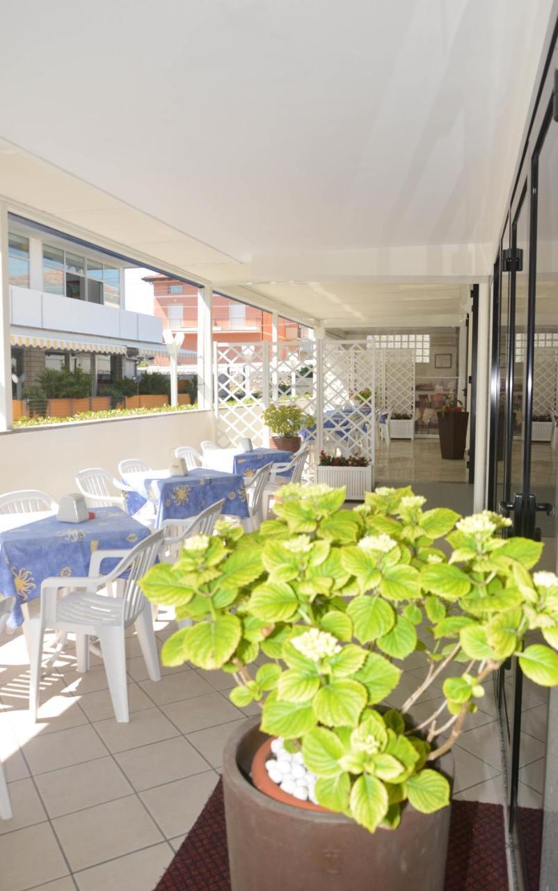 Hotel Karin Marebello Exterior foto