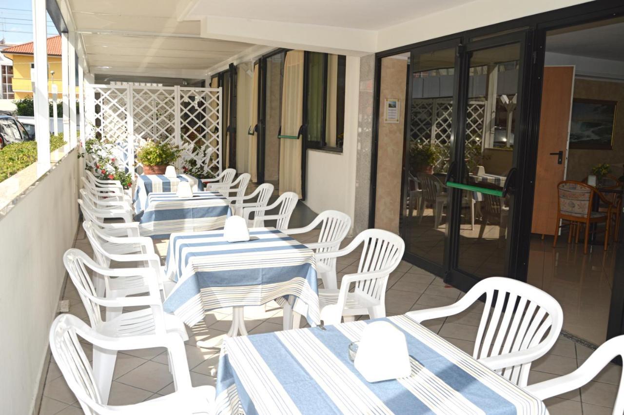 Hotel Karin Marebello Exterior foto